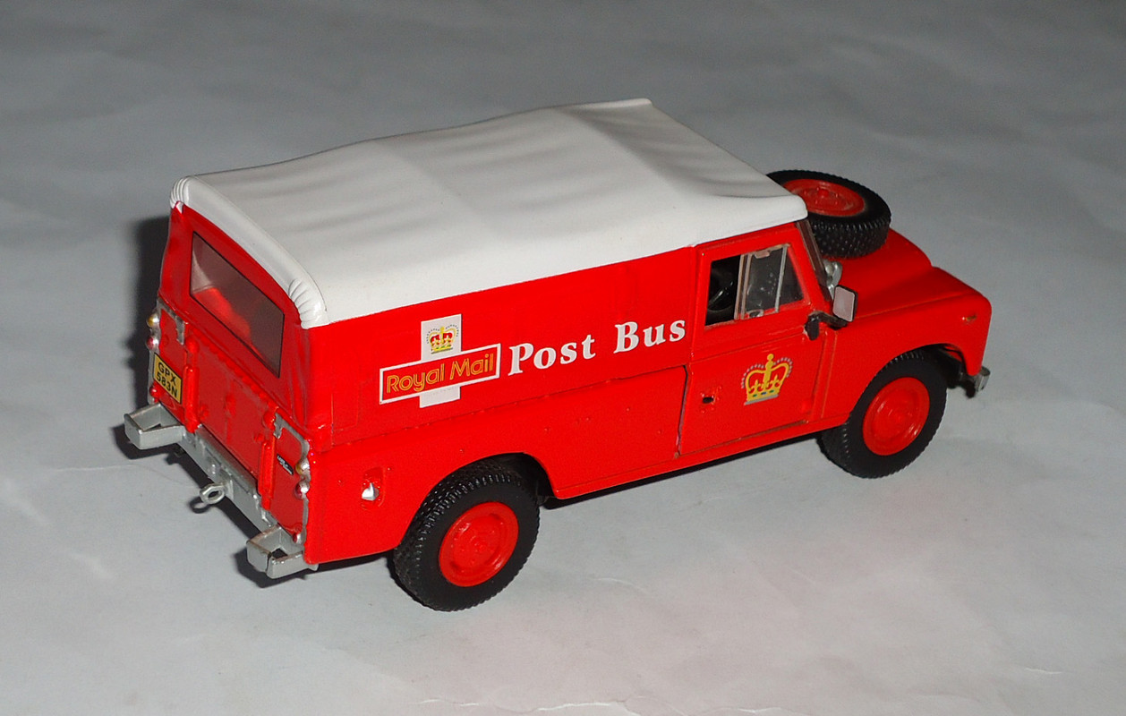 Land-Rover-Defender-109 (series III) RM