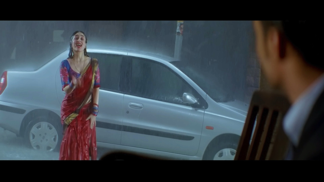 [Image: Kareena-Kapoor-Khan-Hot-Song-From-Chamel...-13-45.jpg]