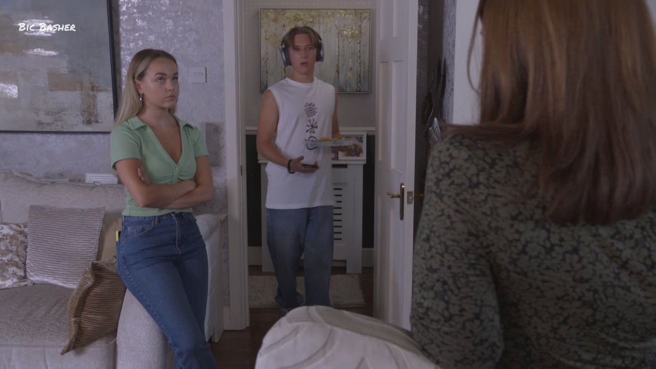 EastEnders_20250828_19302000.ts_snapshot_11.05.487