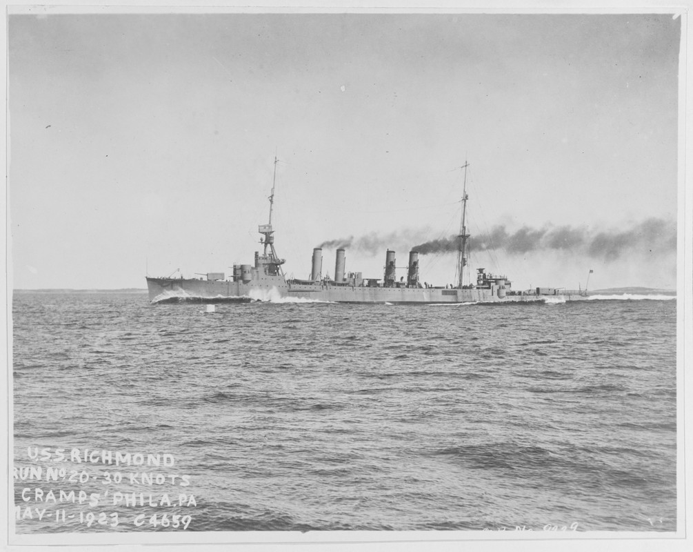 USS-Richmond-CL-9-en-pruebas-poco-antes-de-su-puesta-en-servicio-el-11-may-1923.jpg