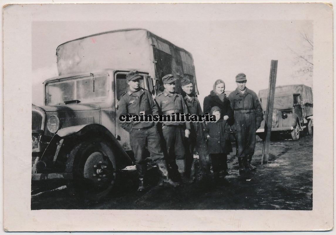 Orig. Foto Soldaten m. französische Beute Lkw Citroen 23 U aus F