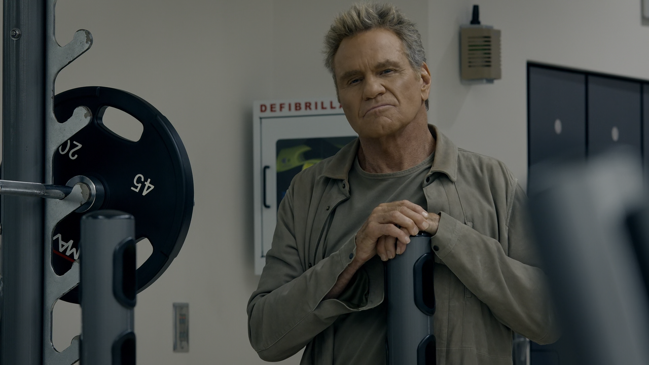Cobra.Kai.S03E06.King.Cobra.1080p.10bit.BluRay.AAC5.1.HEVC-Vyndros.mkv_snapshot_03.32_[2022.11.30_14
