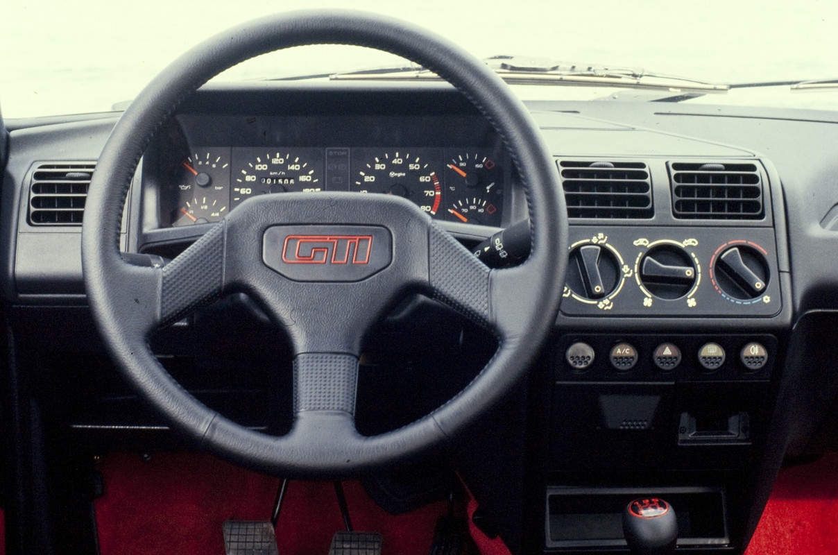 PEUGEOT205Gti4