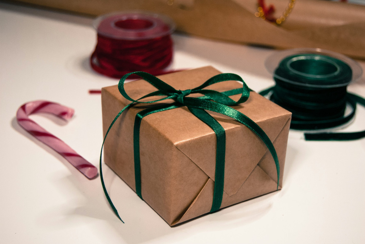 How To Make A Gift Wrap Bow Out Of Paper