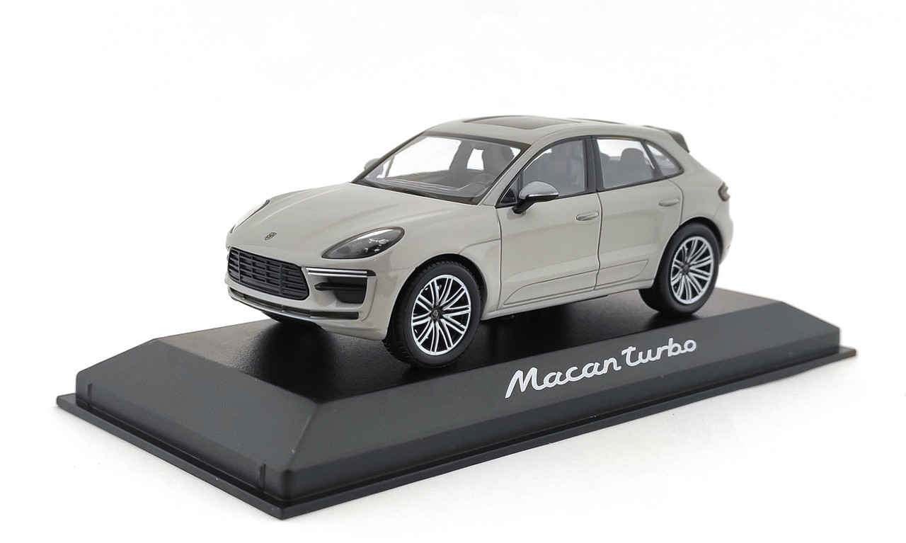 Porsche Macan Turbo 2018 (1)