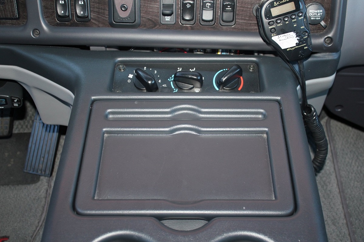 2011-freightliner-m2-sport-chassis (71)