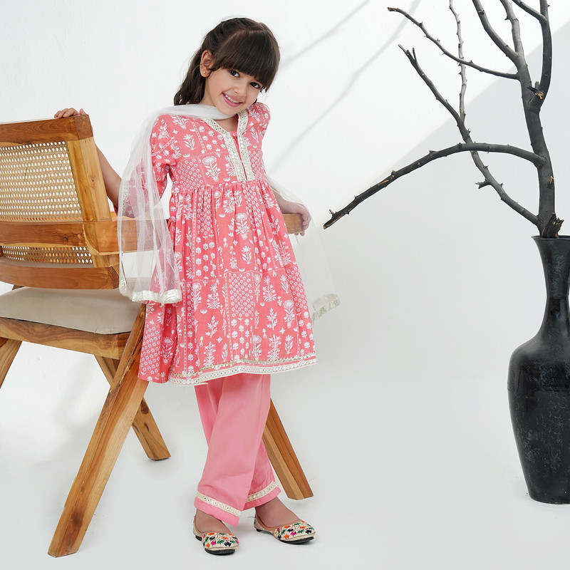 Girls Cotton 3/4th Sleeves Kurta Pajama Set Floral Printed Girls Suit Set - Picture 5 of 22