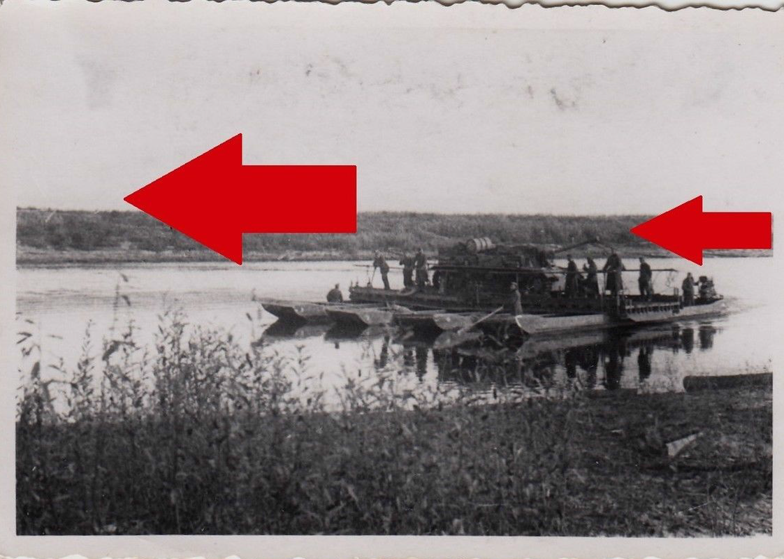 Foto Fähre auf dem Lowat Langrohr Panzer wird übergestzt