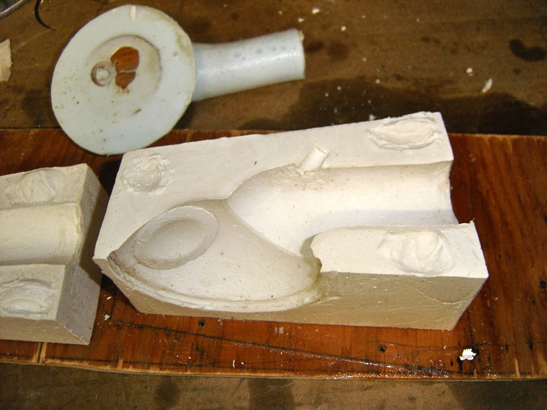 Plaster mold combustion chamber