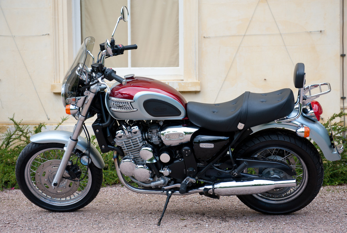 triumph-thunderbird