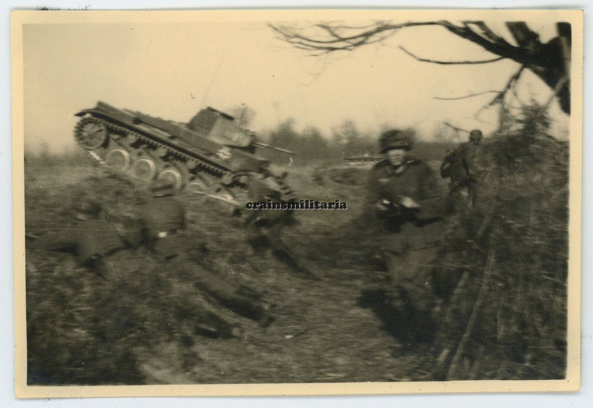 Orig. Foto 13.PD Panzer I Tank bei Angriff Übung in TARGOVISTE Rumänien 1940