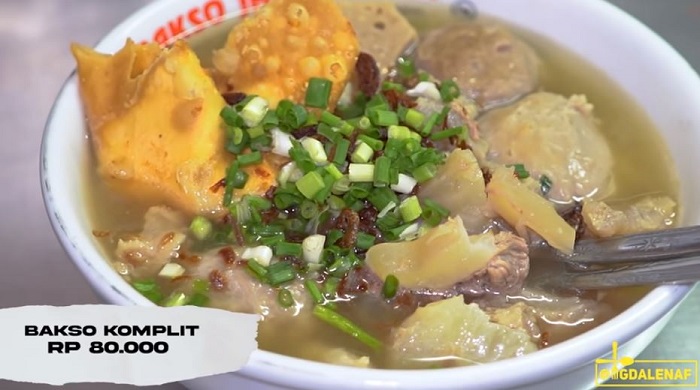 Sajian bakso komplit di Bakso Jagalan 87 seharga Rp 80 ribu.