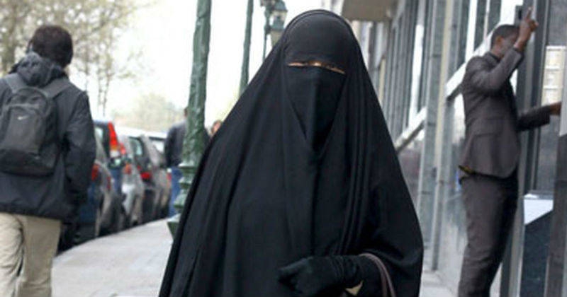 Comparan a las mujeres de Afganistán sin velo con “animales”