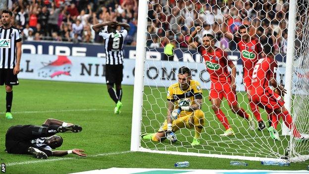 Paris vs Angers, 23h15 ngày 25/01