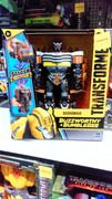 Buzzworthy-Bumblebee-Smash-Changers-Scourge-01