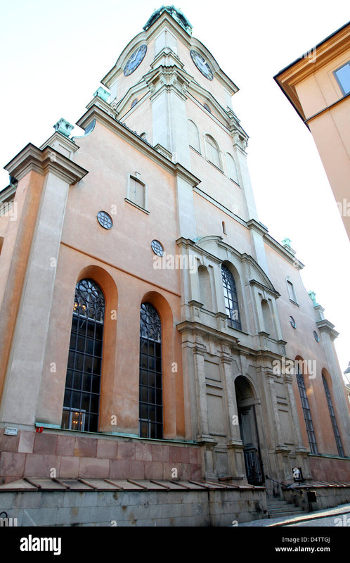 exterior-view-of-storkyrkan-church-in-stockholm-sweden-21-november-D4TTGJ