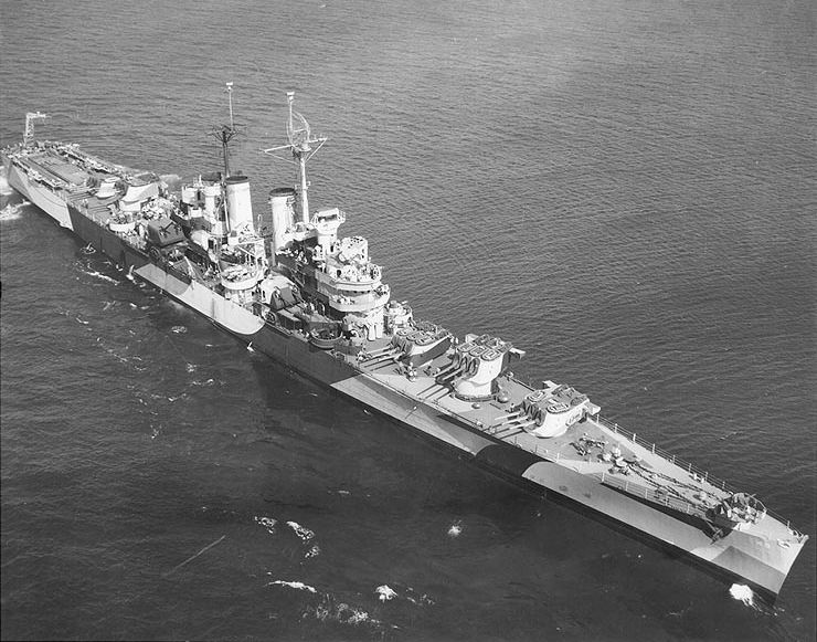 USS_St._Louis_(CL-49)_off_San_Pedro,_California_(USA),_on_5_October_1944_(19-N-72219)