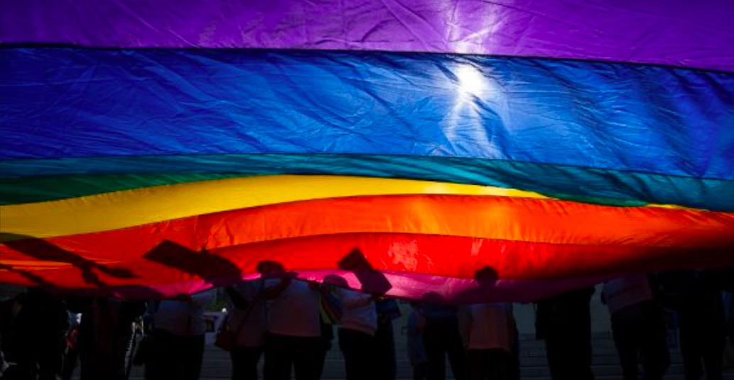 Oficina del Vaticano se disculpa con la comunidad LGBT+ por el daño causado