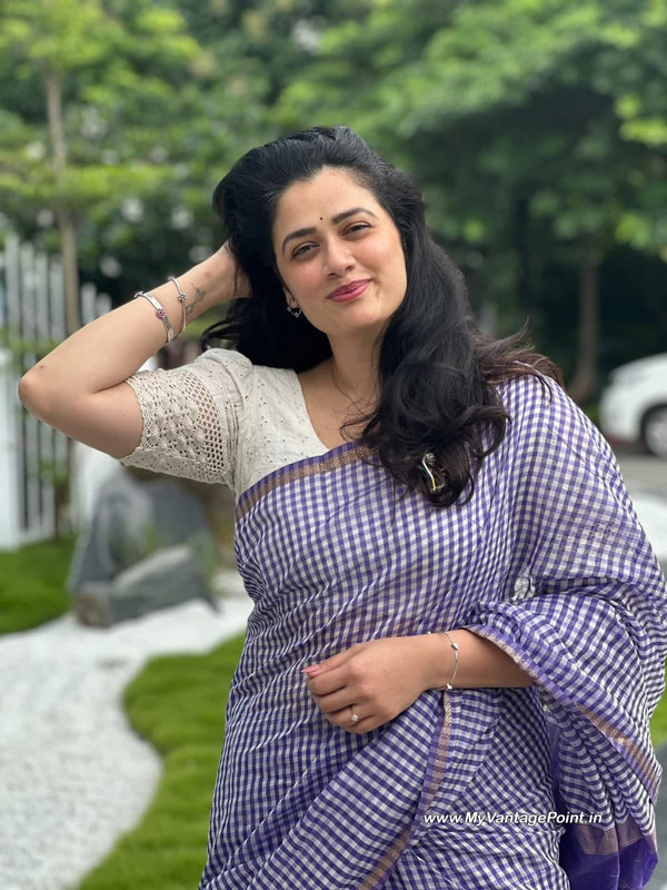 13-Girija-Oak-Godbole-in-Purple-Saree-for-Lallantop-Interview-My-Vantage-Point