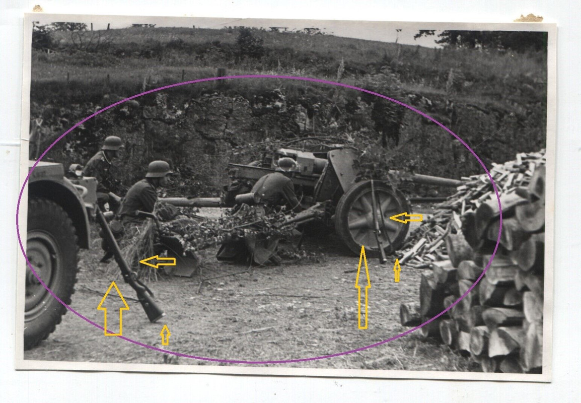 FOTO Pakgeschütz Stellung hinter Holzstapel Heimatfront 1944