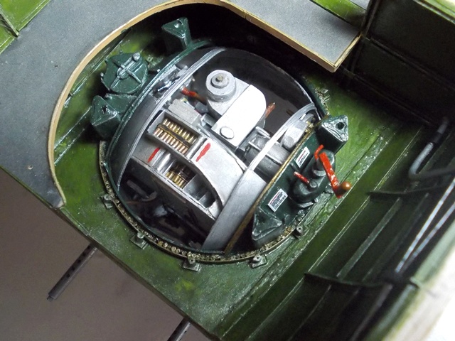 detail_above_the_ball_turret_(8).jpg