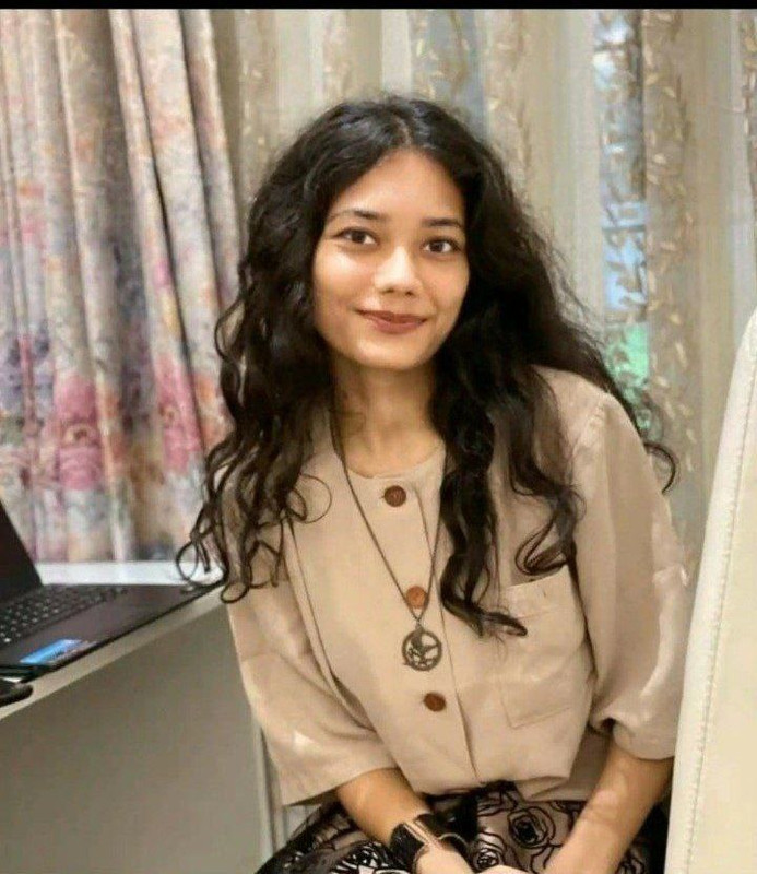 photo 6212759911695846578 y