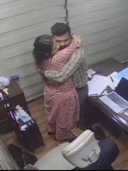 অফিসের বসের সাথে ভাইরাল ভিডিও
