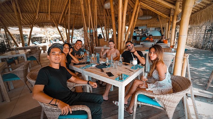 Jorge Lorenzo makan siang bareng teman-teman