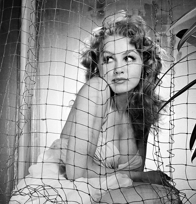 Julie_Newmar_mb43