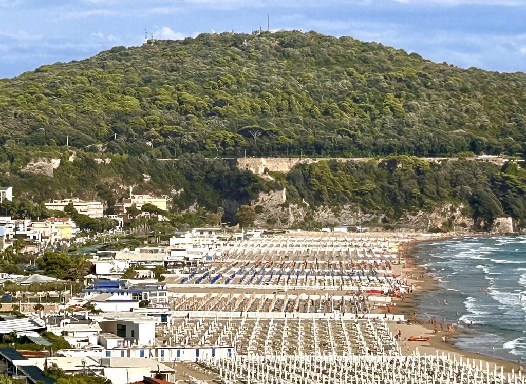 Жаркий сентябрь на побережье Тирренского моря. Жаркий сентябрь на побережье Тирренского моря.