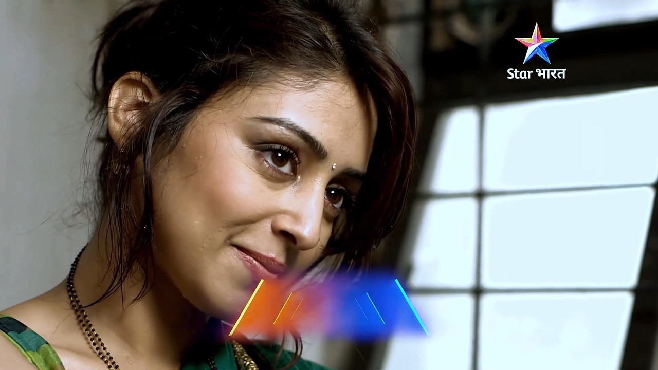 Hot Beautiful lady seducing a guy-Savdhaan india-Scenes only.mp4_snapshot_05.54.630