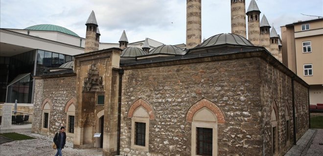 gazi-husrev-bey-camii-bosna-hersek.jpg