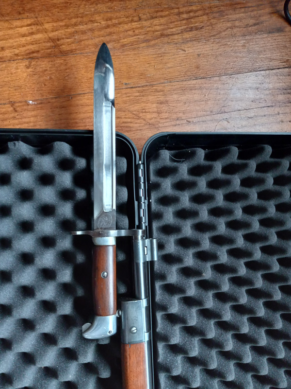 Bayonet mounted