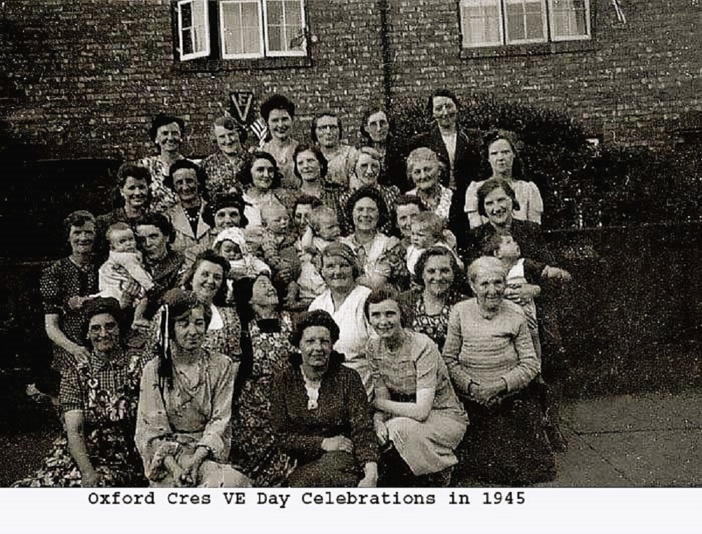 VE-Day-in-Oxford-Cres-1945
