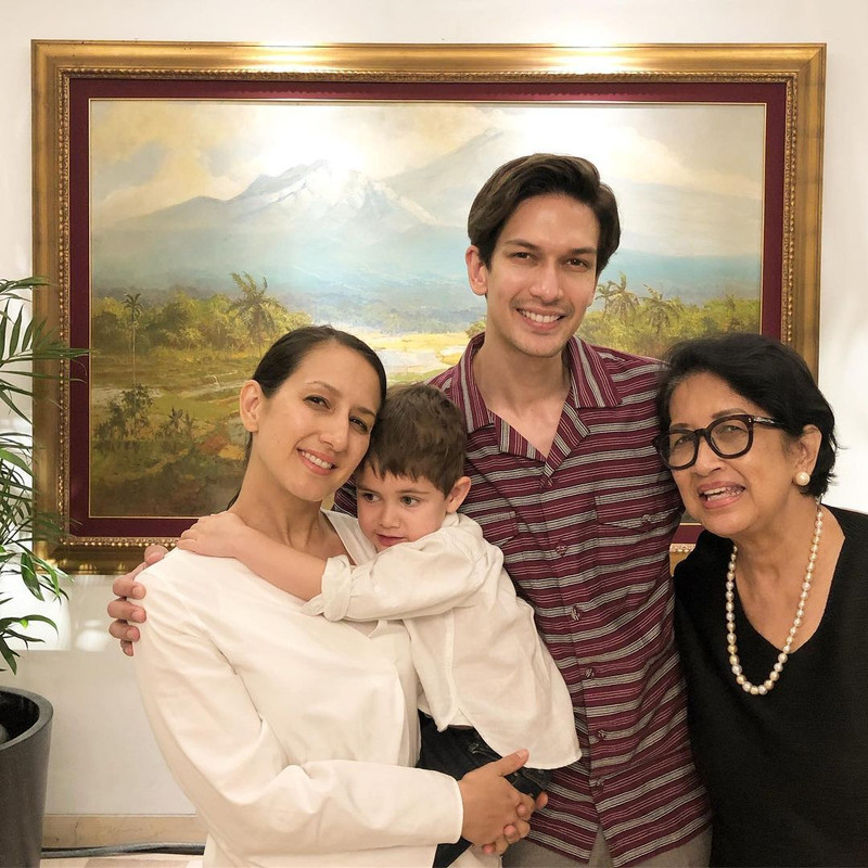 Dimas Beck bersama ibunya, kakak dan juga keponakan.
