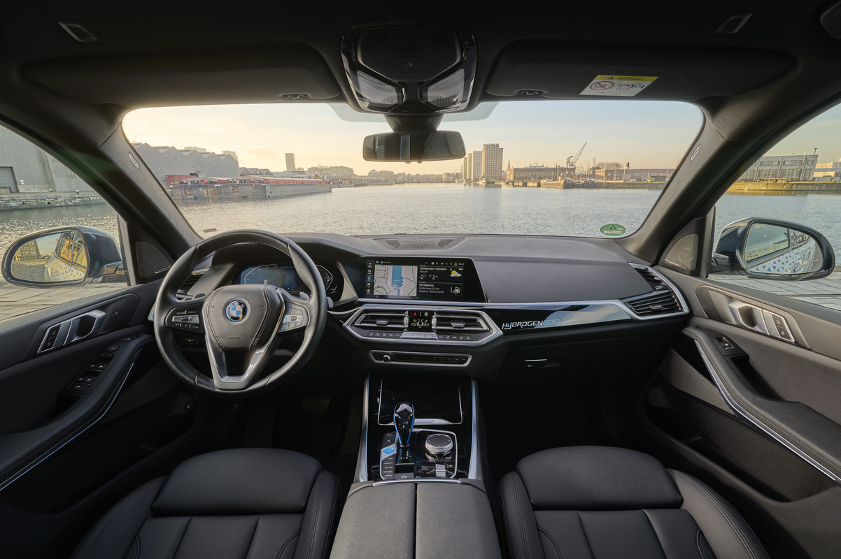 P90494442_highRes_bmw-ix5-hydrogen-on-