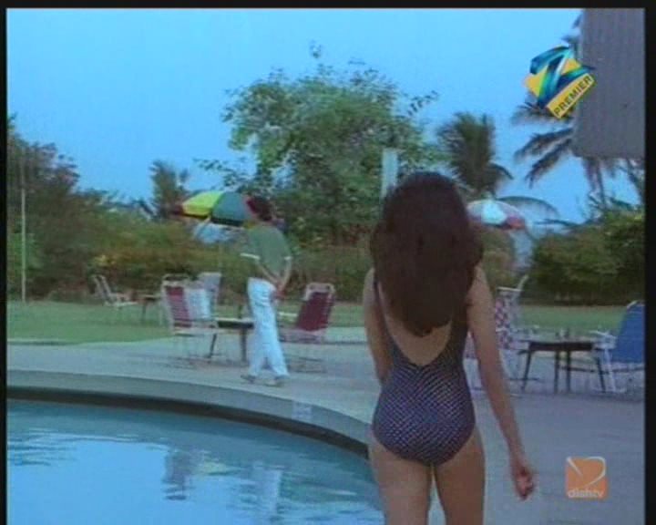 [Image: karishma-kapoor-swim-again-o-avi-snapsho...-30-04.jpg]