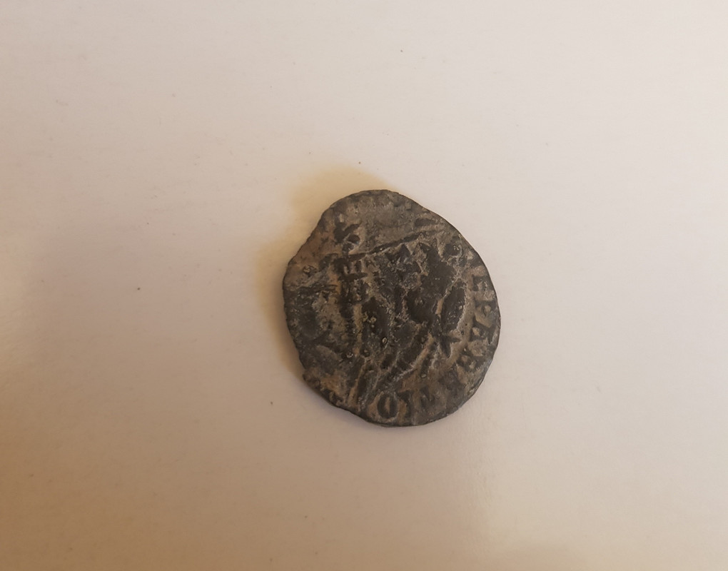 AE3 de Constancio II. FEL TEMP – REPARATIO. Soldado romano alanceando a jinete caído. Arlés. 20190204-162656