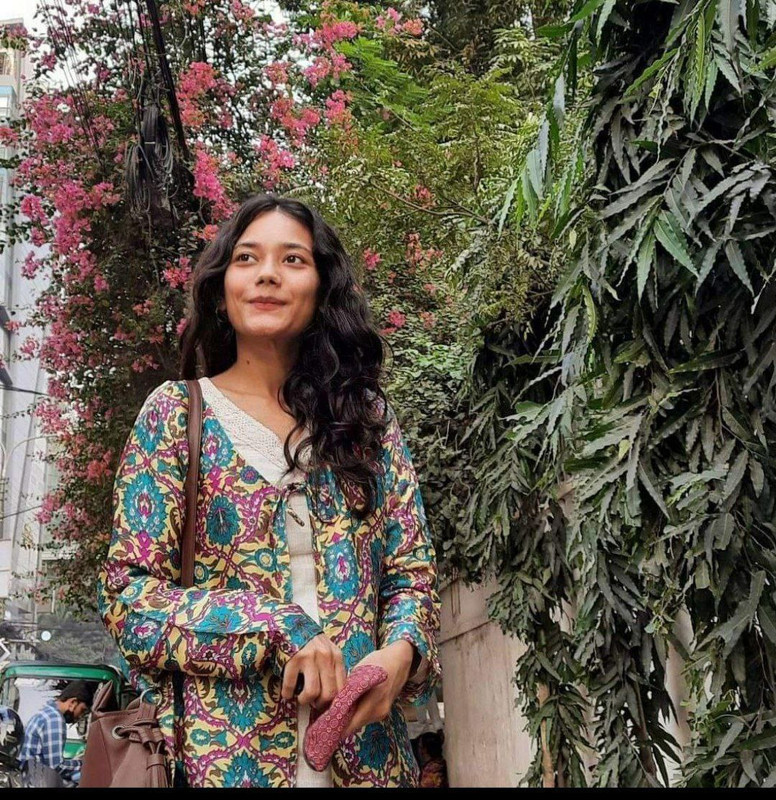 photo 6212759911695846592 y