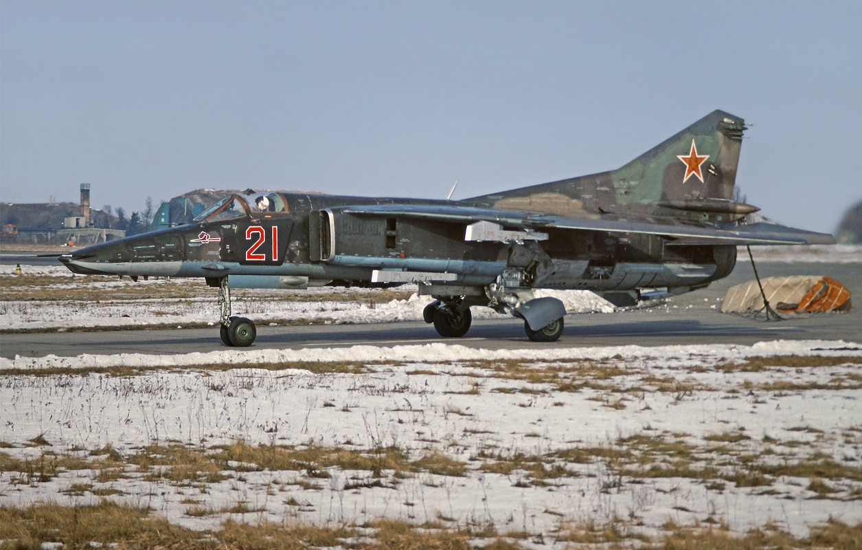296 APIB Mig-27M 21 Red_83712538600, Winter 1992-1993