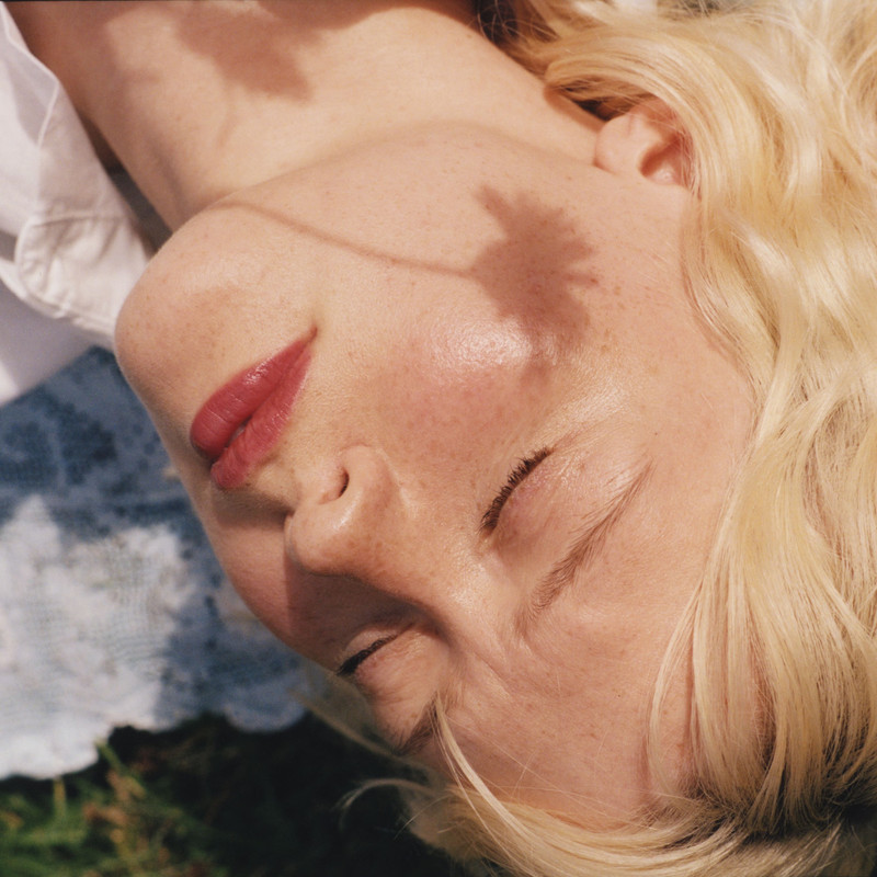 Maisie Peters; Julia Michaels - Kingmaker (Explicit)