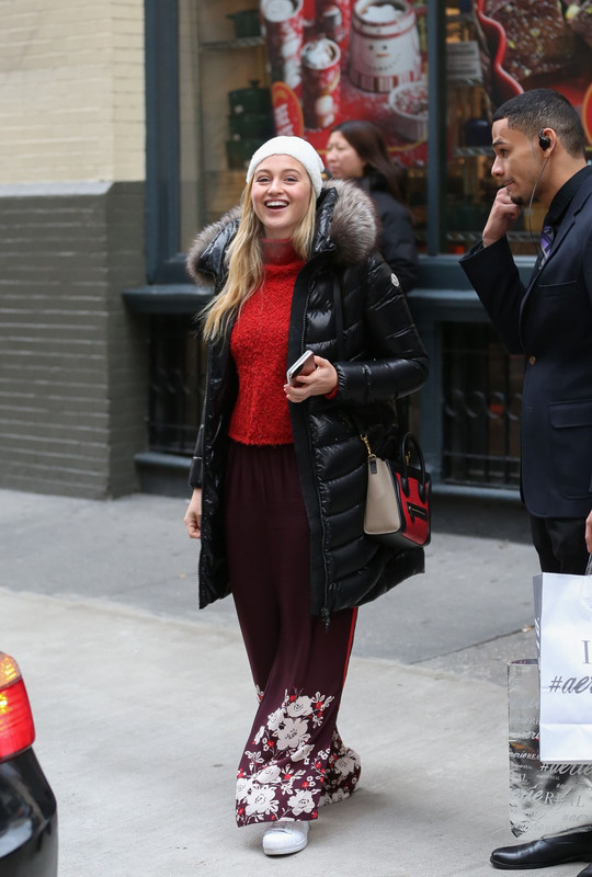 iskra-lawrence-out-and-about-in-new-york-12-10-2016_3