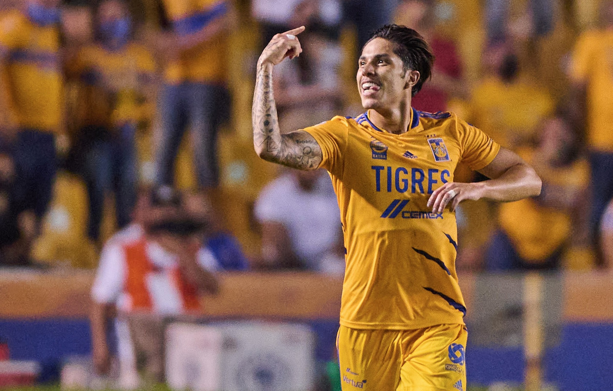 Carlos Salcedo saldría de Tigres UANL y no sería por el América ni Galatasaray