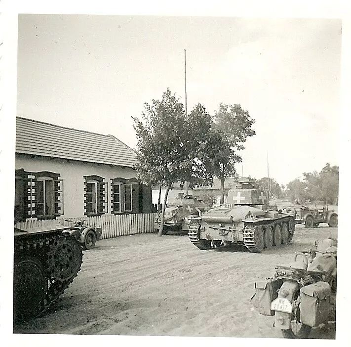 German Pzkw.38(t) Panzer Tanks & SdKfz.221 Armored Car; Poland -1939!!!