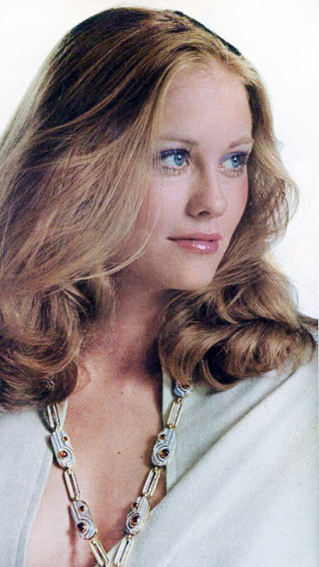CybillShepherd_b17