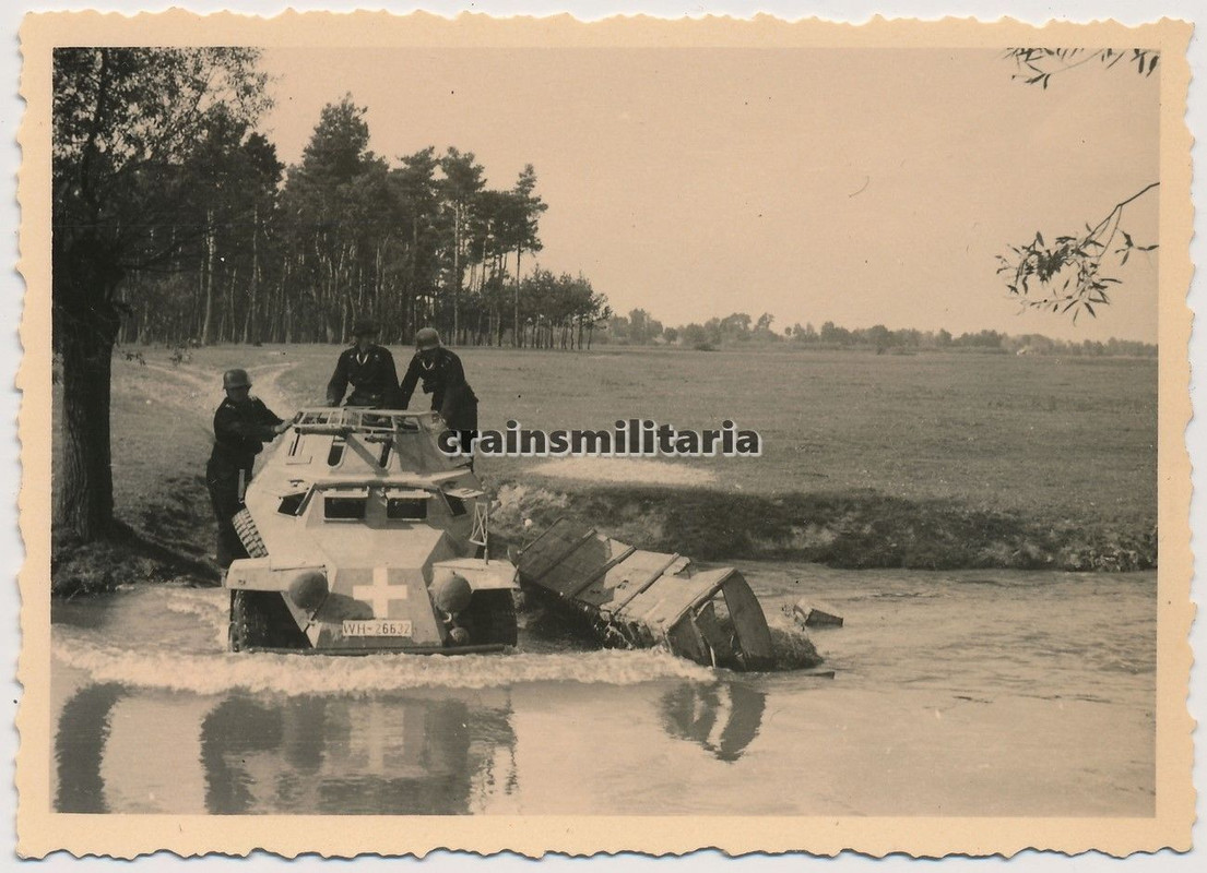 Orig. Foto Vormarsch Panzerspähwagen SdKfz 222 i
