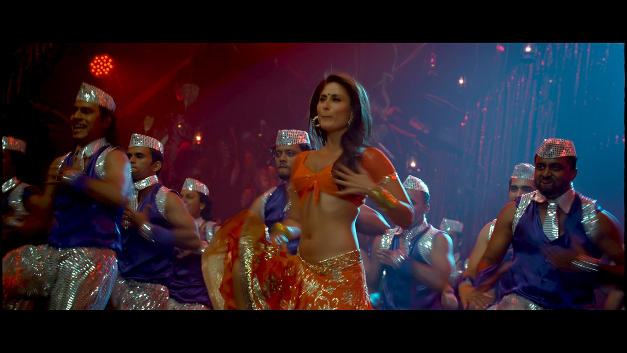 [Image: Kareena-Kapoor-Hot-Halkat-Jawani-From-He...-42-59.jpg]