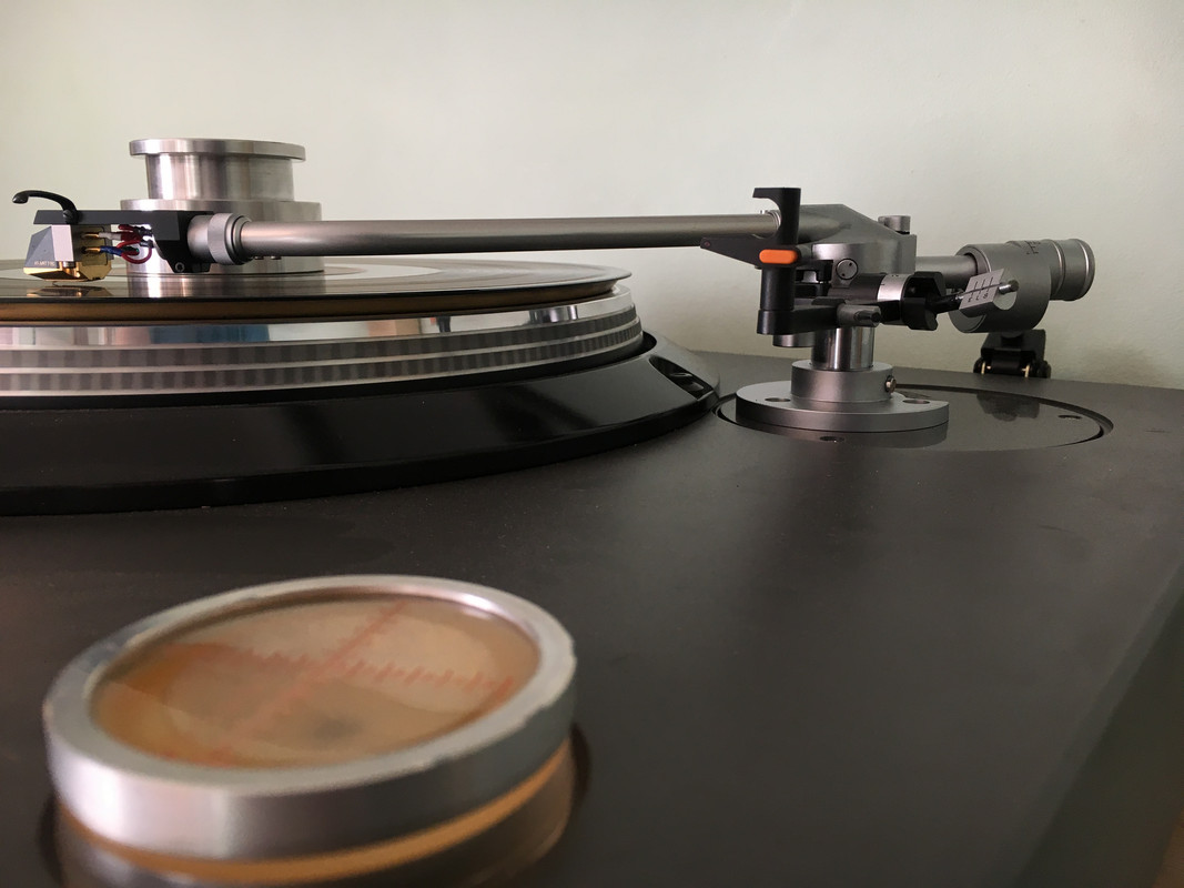 Stratus Turntable The