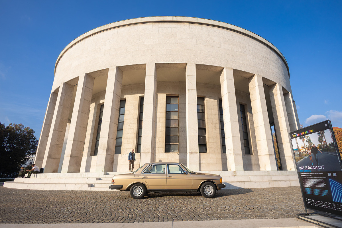 241102-Mercedes_W123_300D_256