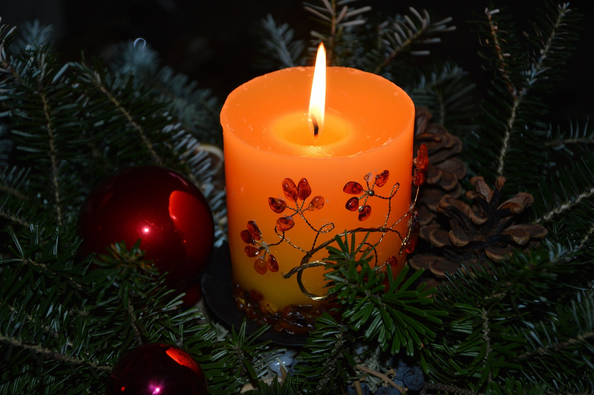 Orangexmascandle.jpg